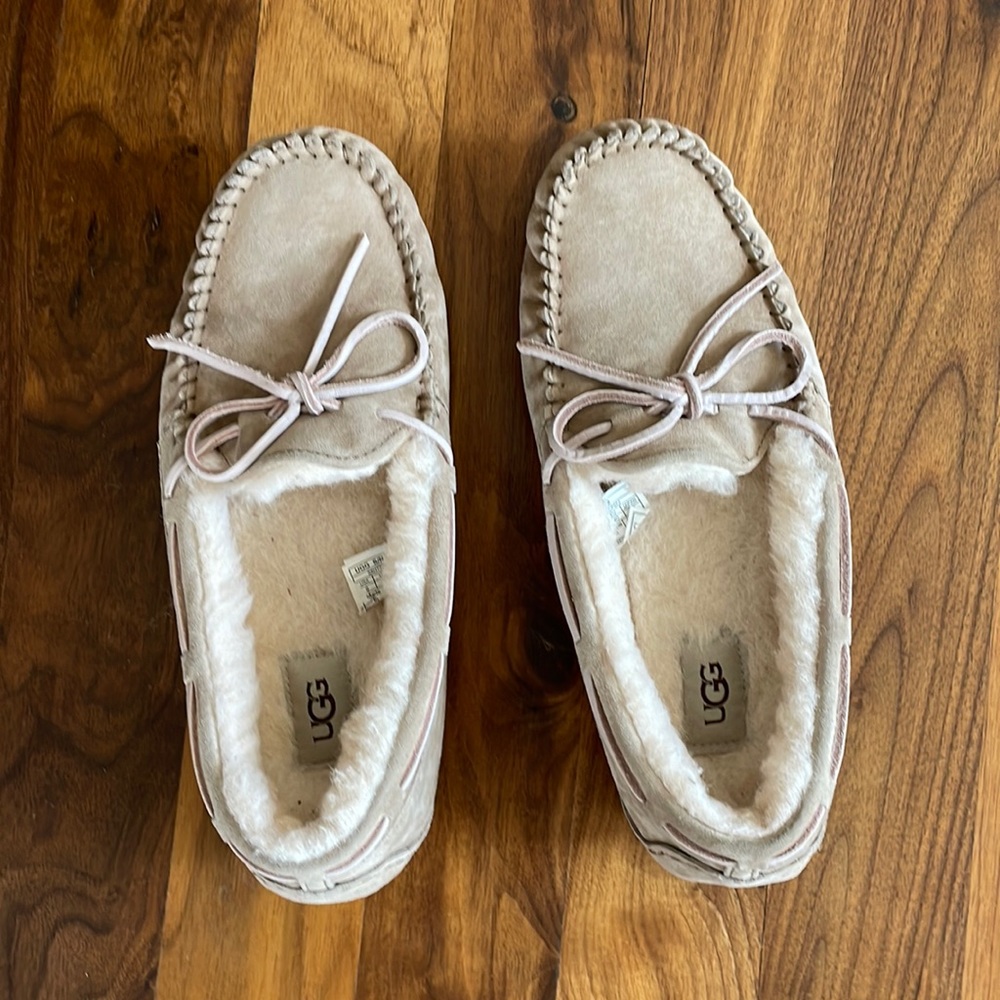 Like New UGG Slippers Size 9